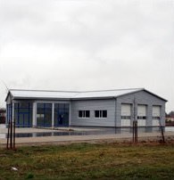 Autohaus Schrobenhausen mit ausgeführten Dach- und Fassadenarbeiten in Titanzink